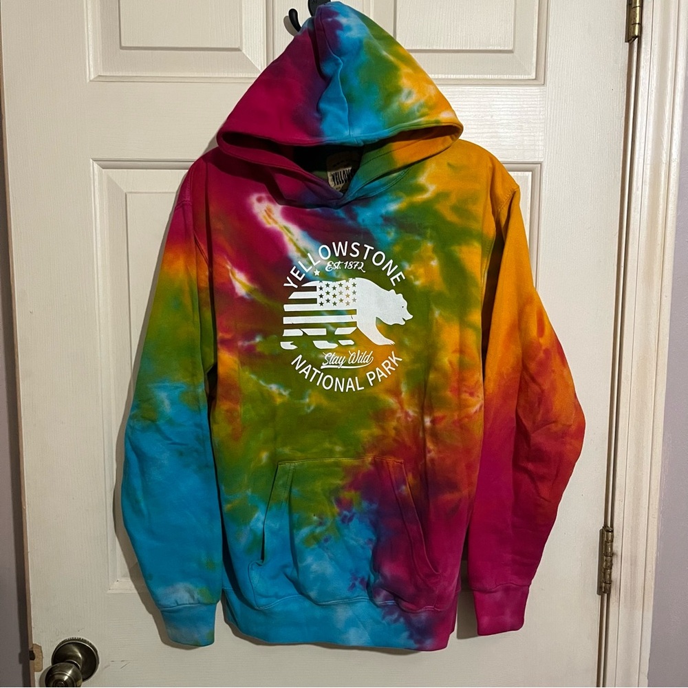 Yellowstone National Park tie dye hoodie.size large